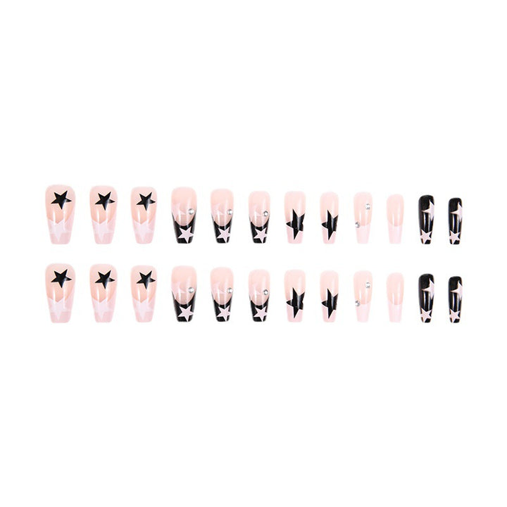 Kunstnagelset mit glamourösem Sternen-Design und funkelnden Akzenten Karnz