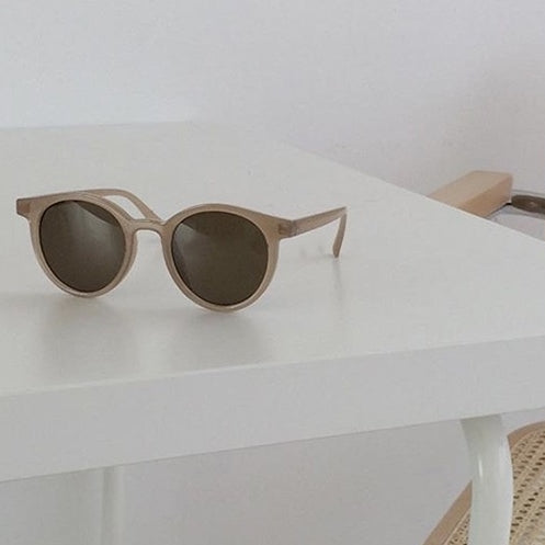 Modische Runde Sonnenbrille Im Minimalistischen Design Karnz