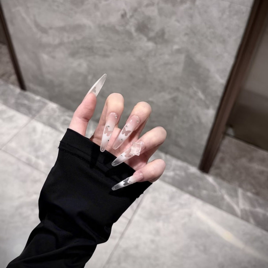 Lange Stiletto-Nagelverlängerungen