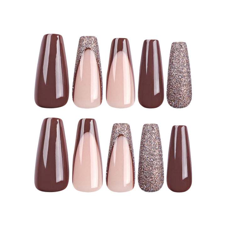 Kunstvolle Stiletto-Nägel mit Glitterverzierungen Karnz