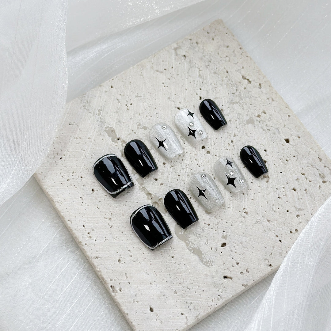 Glamouröse Press-On-Nagelset mit schimmernden metallischen Akzenten
