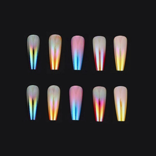Kunstnägel im trendigen Gradient-Design Karnz