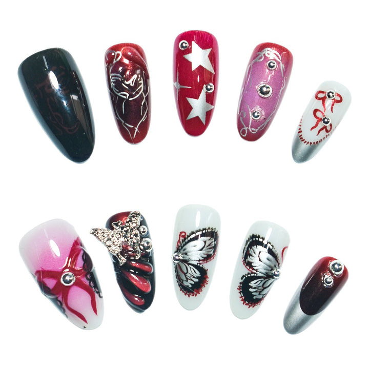 Künstlerisches Press-On Nagelset mit Schmetterlings- und Sterndetails Karnz