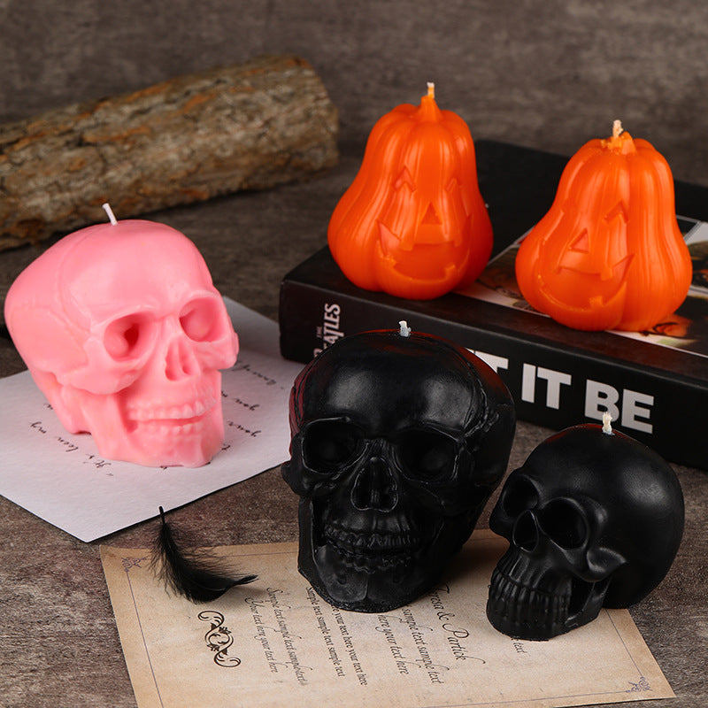 Skulpturale Kristallkalloschenkerze mit realistischem Anatomiedetail