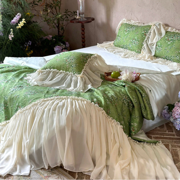 Romantisches Landhaus-Bettwäsche-Set mit floralem Druck, Chiffon-Rüschensaum & gerafftem Bettrock