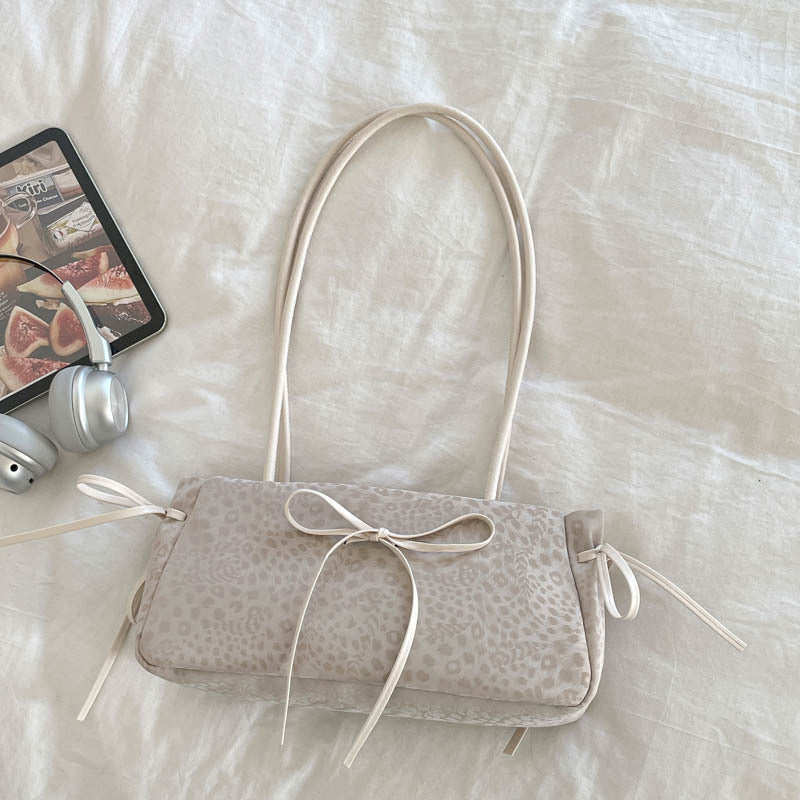 Schultertasche mit Schleifendetail