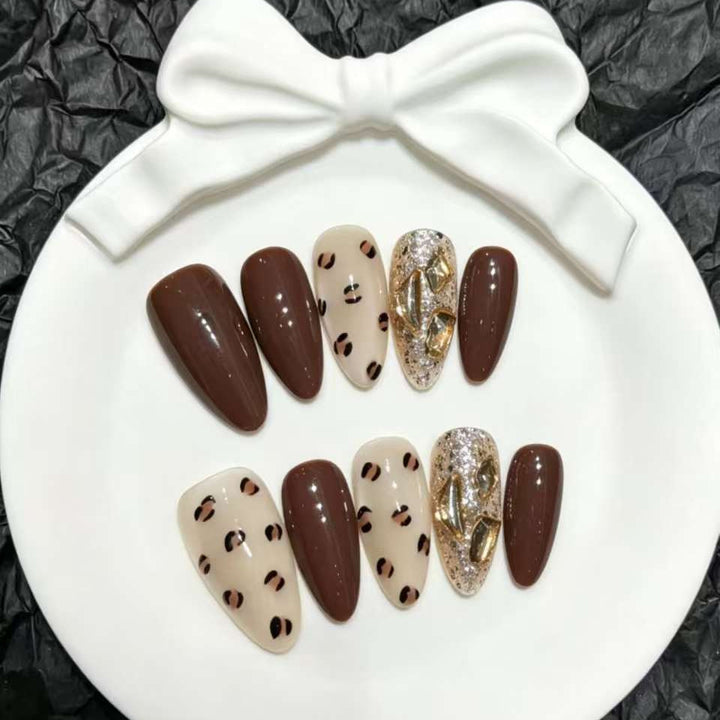 Künstlerisches Press-On Nagelset mit Strass und Leopardenmuster