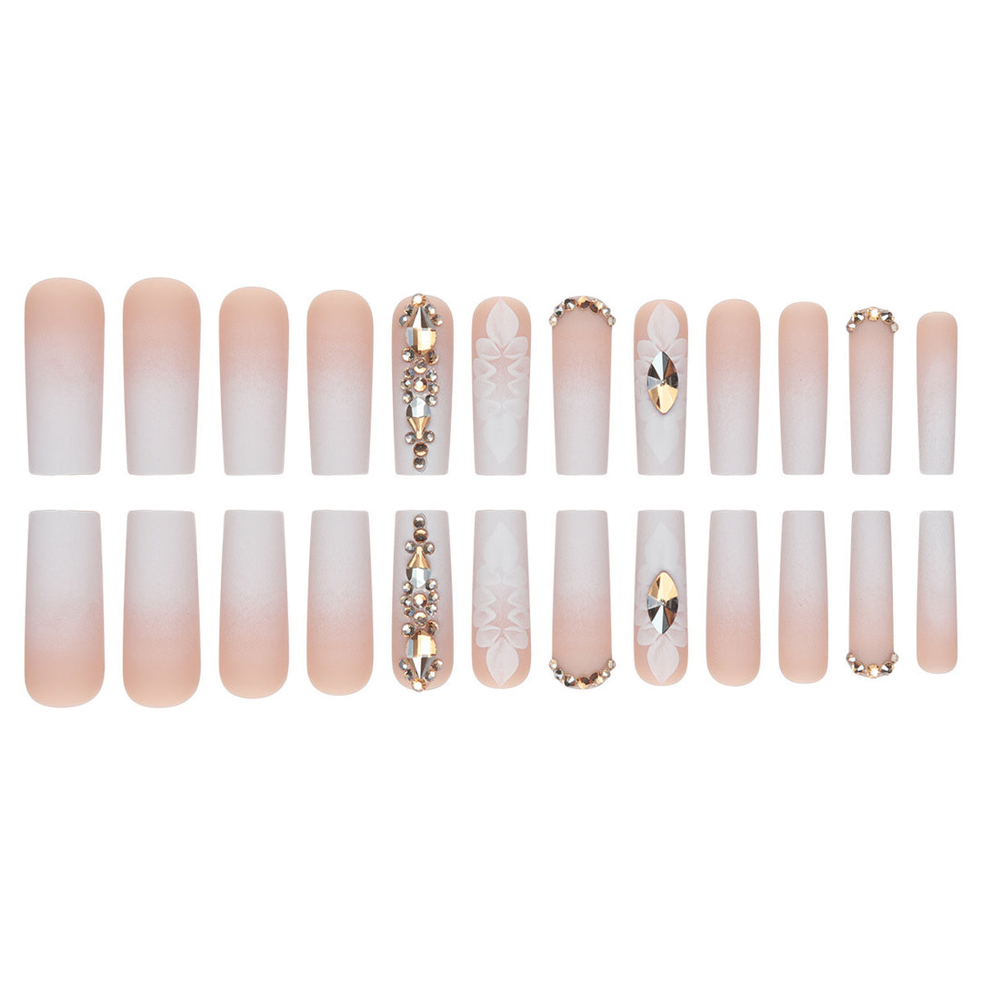 Elegante Verzierte Press-On Nägel Karnz