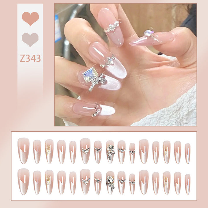 Kunstnagelset mit eleganten Kristallverzierungen und Ombre-Effekt Karnz