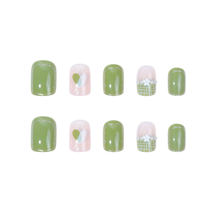 Künstlerisches Press-On-Nagelset mit floralem und glänzendem Design Karnz