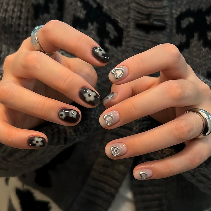 Künstlerische Herz-inspirierte Nagelkunstverlängerungen Karnz