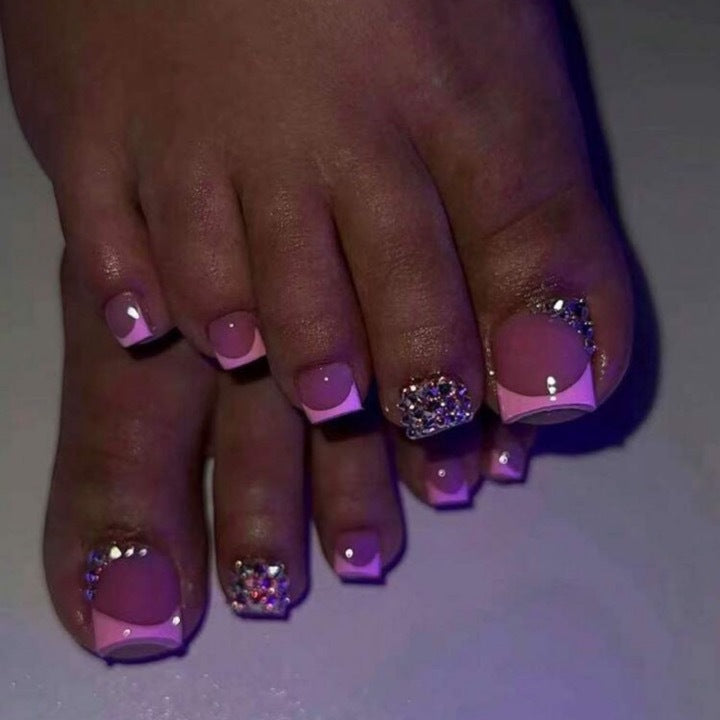 Fußnagelkunst mit Glitzersteinen Karnz
