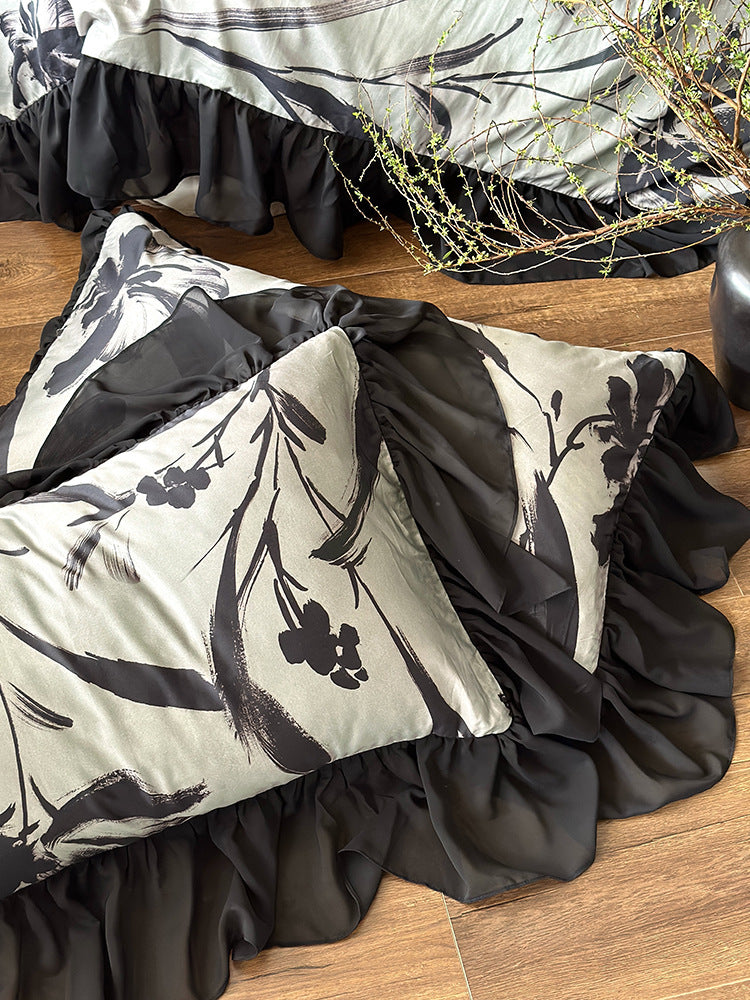 Romantischer Bettbezug mit gerafftem Volant, Chiffon-Rüschensaum und großfloralem Print