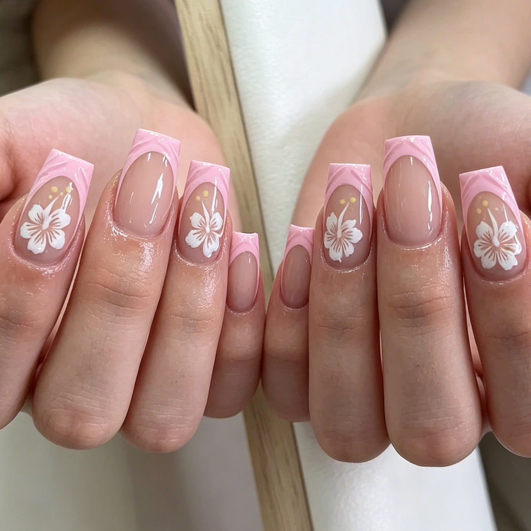 Elegante florale Nagelkunst Karnz