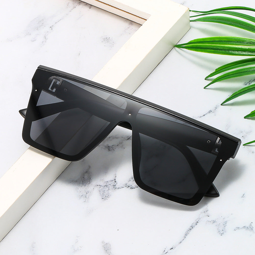 Damen oversized Sonnenbrille im trendigen Stil mit breiter Rahmenkonstruktion Karnz