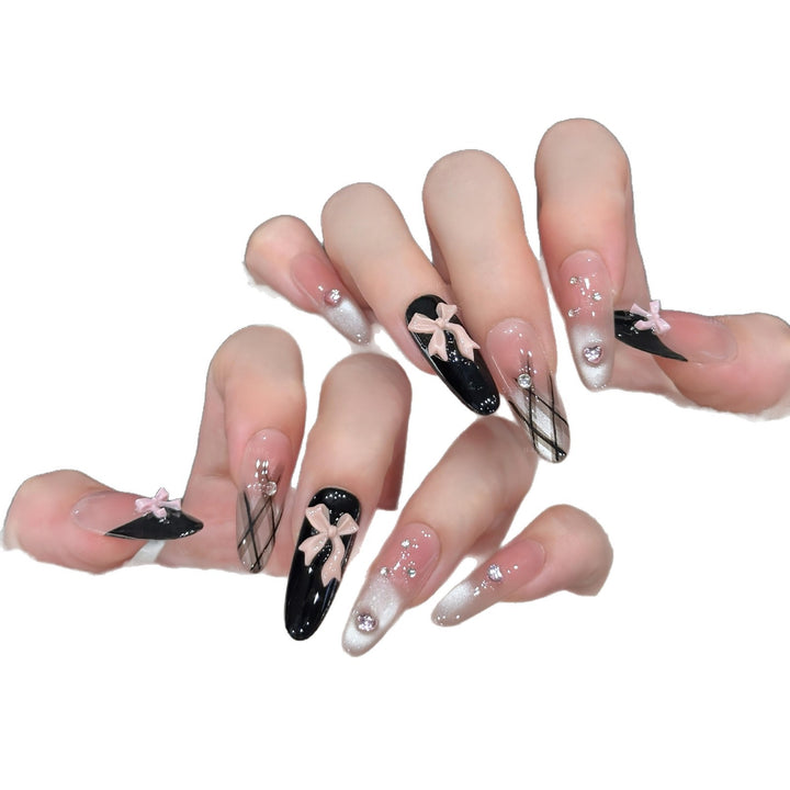 Künstliche Nagelspitzen mit Eleganten Schleifen und Glitzerdetails Karnz