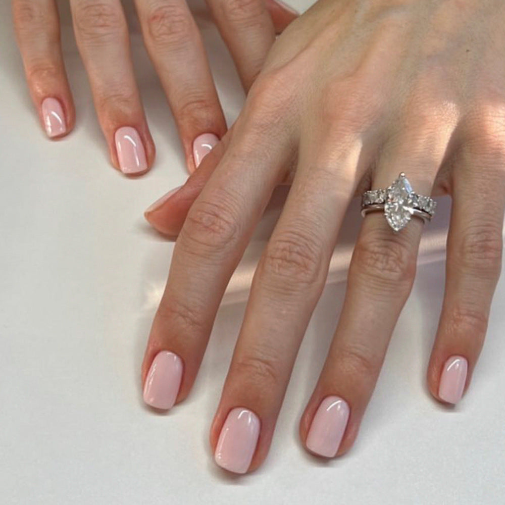 Elegante Nagelpflege mit Hochglanz-Finish Karnz