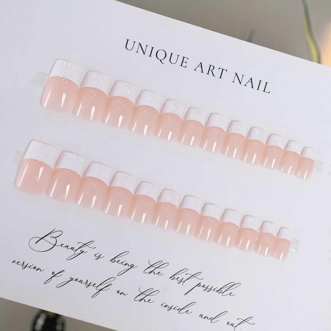 Klassische French Tip Press-On Nägel