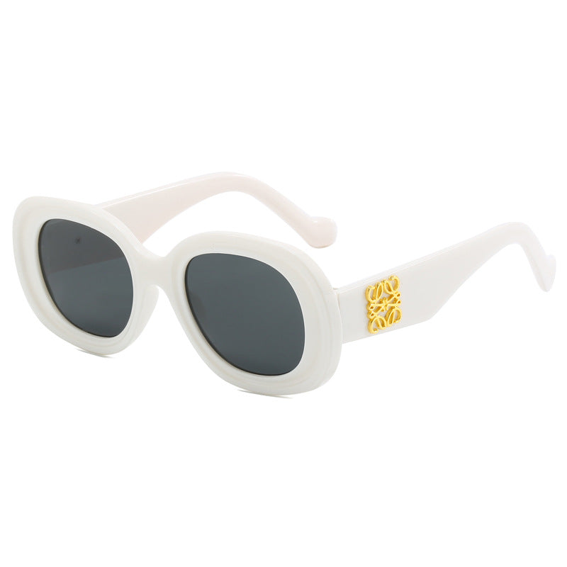 Damen modische Vintage-Sonnenbrille mit besonderen Verzierungen Karnz