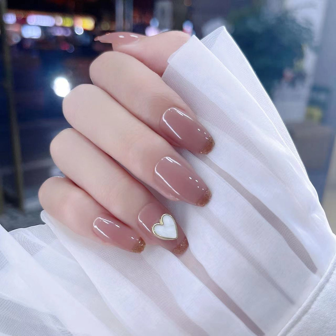 Dekoratives Press-On Nail Set mit Herzdesign Karnz