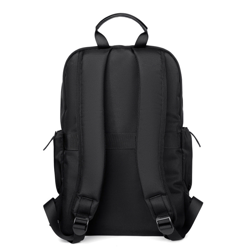 Technologisch verbesserter urbaner Rucksack Karnz