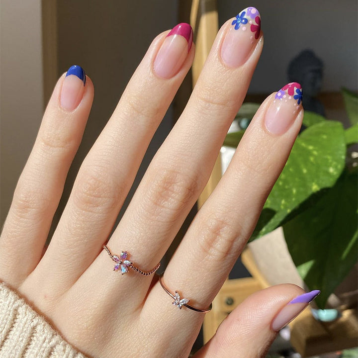 Blumengemusterte Press-On Nagelset Karnz