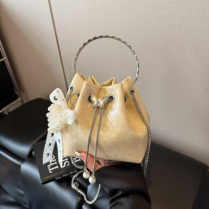 Stylische Handtasche mit Schmetterlingsdetail Karnz