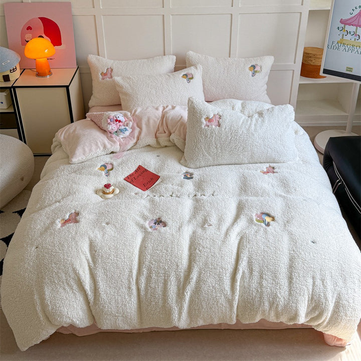 Plüsch-Steppbett-Garnitur mit Kaninchen-Stickerei und Sherpa-Oberfläche