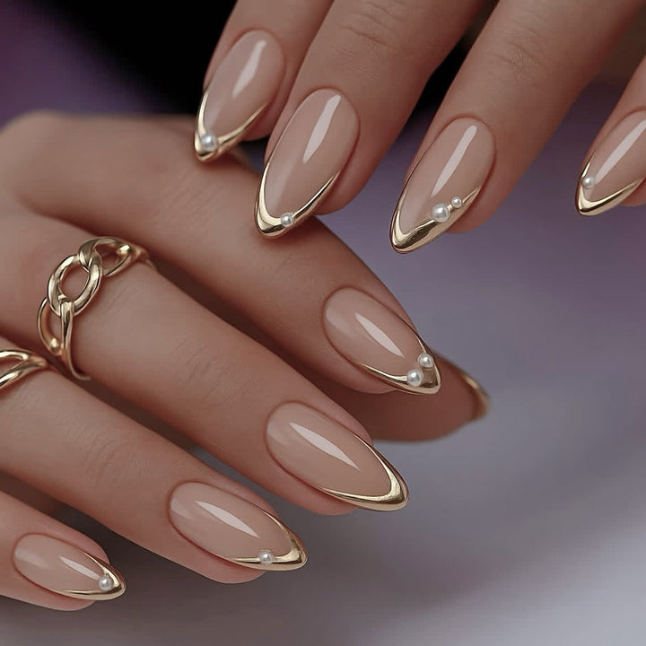 Elegante Stiletto-Nagelkunstverlängerungen mit Perlenakzenten Karnz