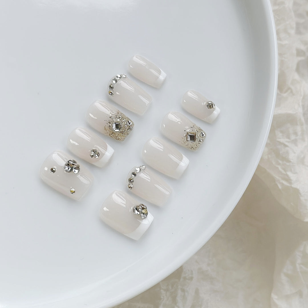 Dekorativer Press-On-Nagelset mit Swarovski-Akzenten