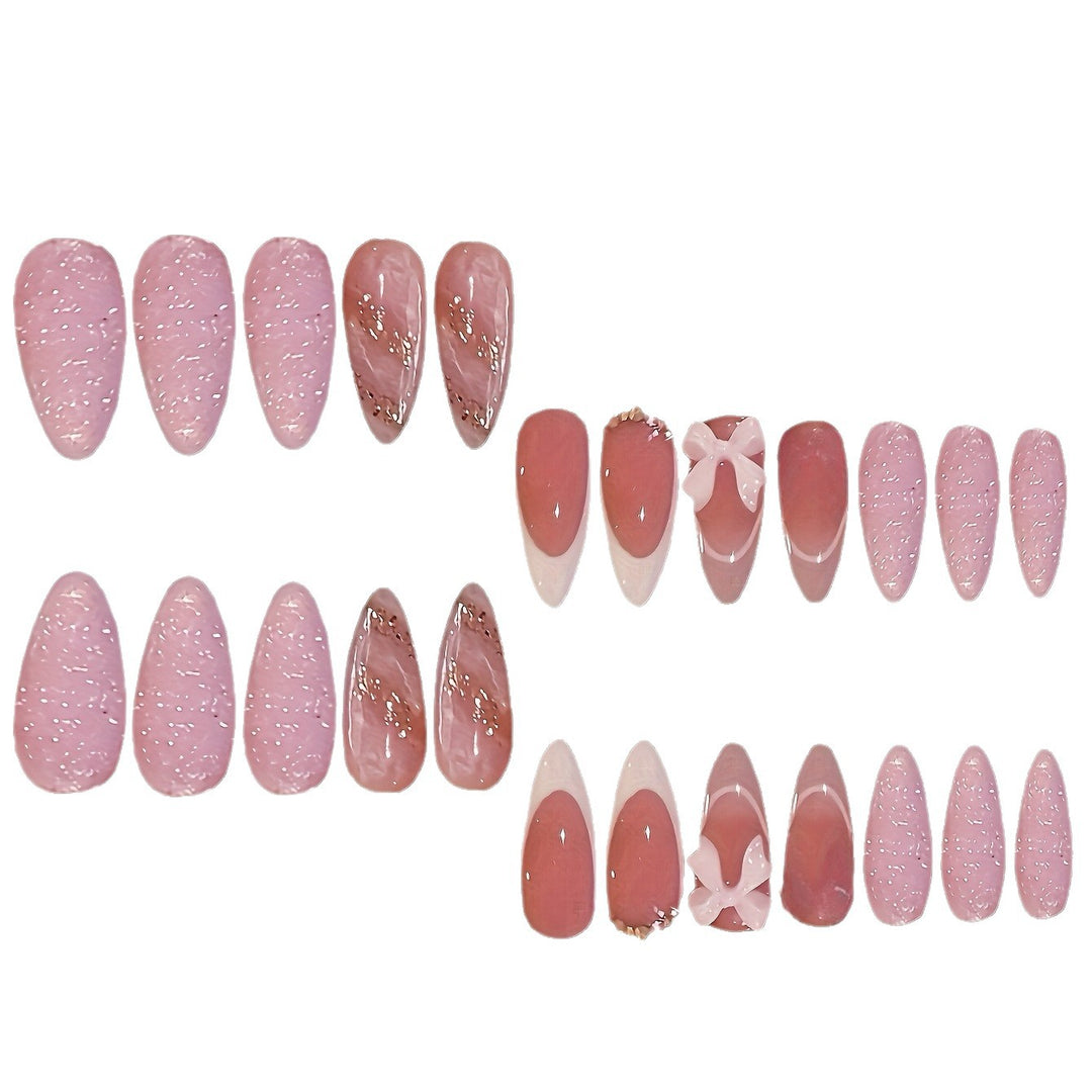 Elegantes Stiletto Press-On Nagelset mit dekorativem Akzent Karnz
