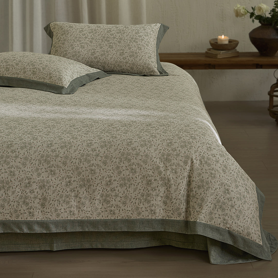 Florales Baumwoll-Leinen-Bettüberwurf-Set mit Chambray-Dekor