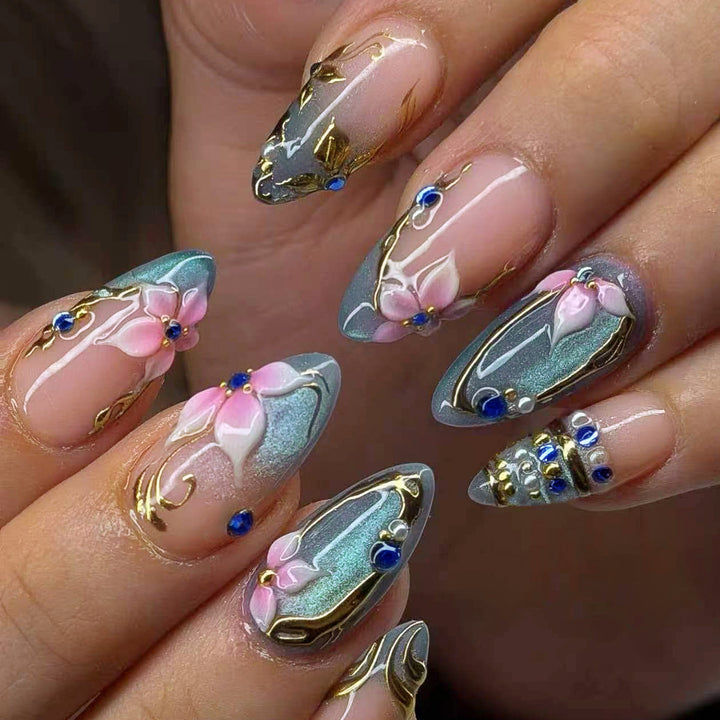 Dekorative Nagelkunst Karnz