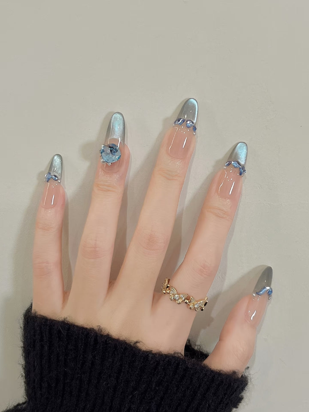 Dekoratives Press-On Nagelkunst-Set mit Azura Kristallakzenten