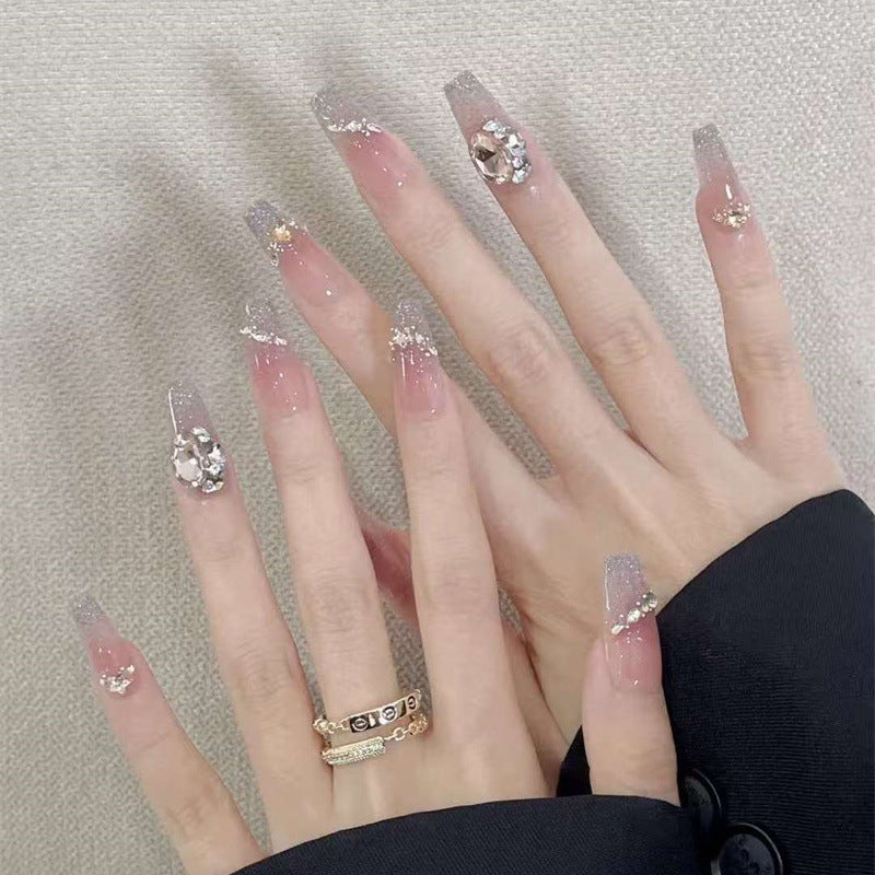 Elegante Kunstnägel mit Funkelnden Goldakzenten Karnz