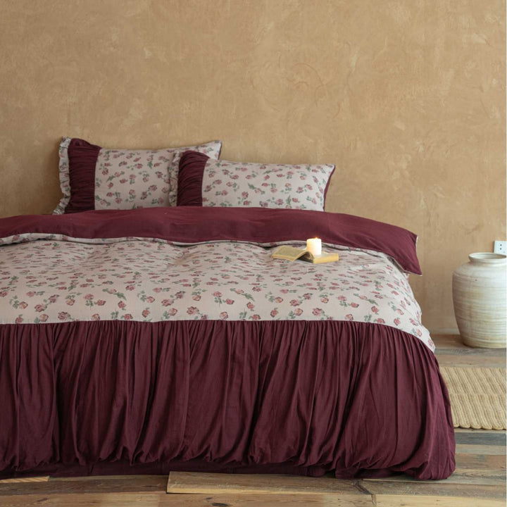 Romantisches Baumwollsatin-Bettwäscheset mit gerafftem Bettrock und floralem Print