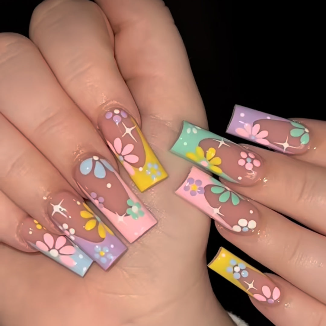 Künstliche Nagelspitzen mit floralen Designs Karnz
