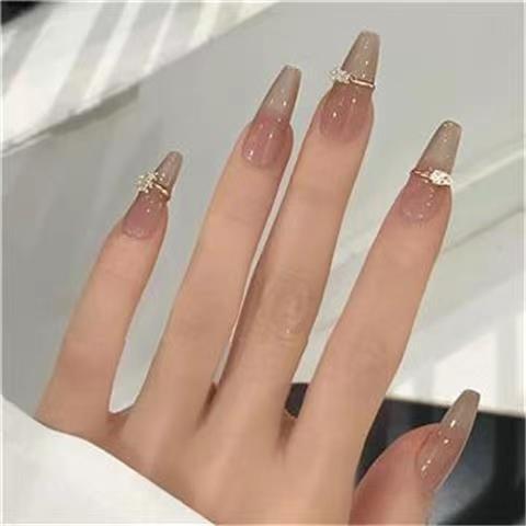 Glamouröses mit Edelsteinen verziertes Nail Art Set Karnz