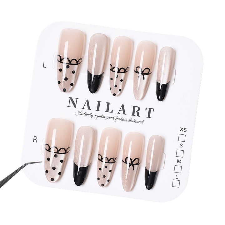 Stylisches Press-On-Nagelset mit künstlerischen Mustern Karnz