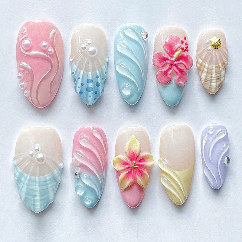 Kunstnagelset mit floralen und glamourösen Designs Karnz