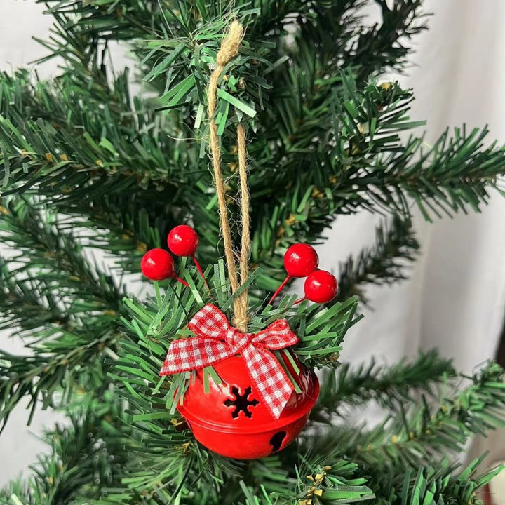Weihnachtsglocke mit dekorativem Kranz