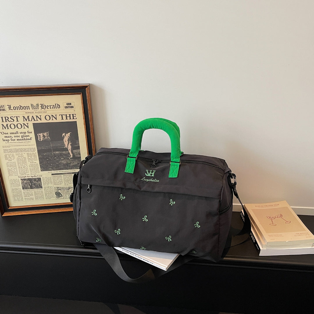Stylische bestickte Reisetasche