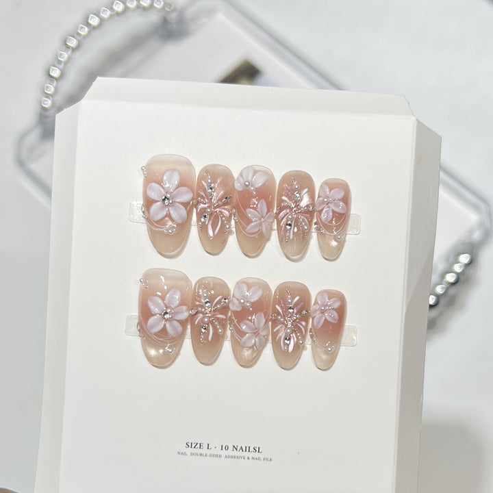 Dekoratives Floral Press-On Nagelkunst-Set Karnz