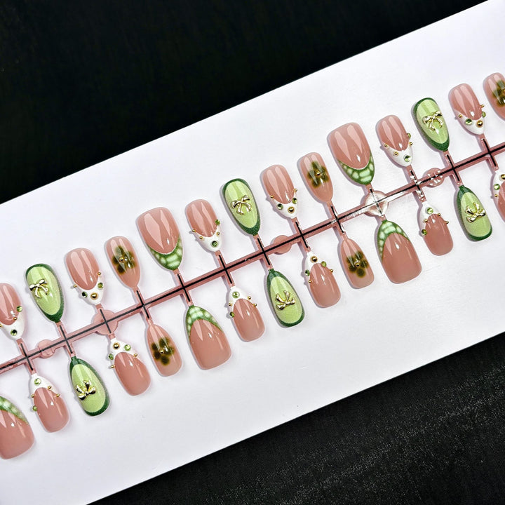 Blumeninspiriertes dekoratives Press-On-Nagelset