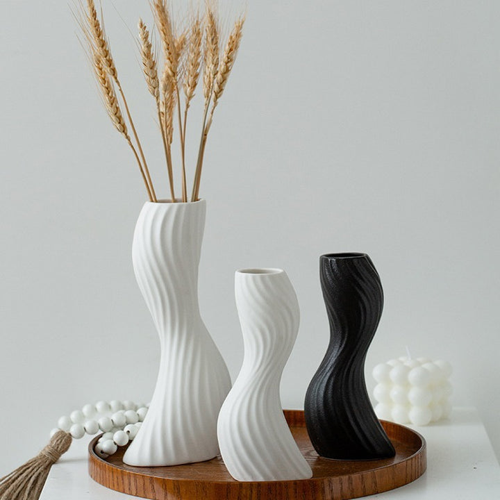 Skulpturale Dekorative Vase Karnz