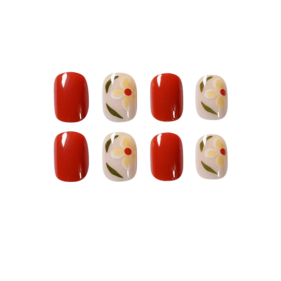 Kunstvolle Nagelkunst mit Blumenmotiven Karnz