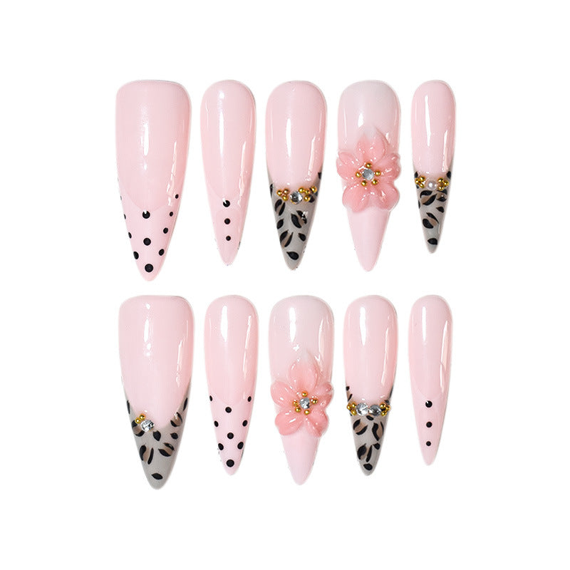 Premium Dekorative Nagelspitzen Karnz