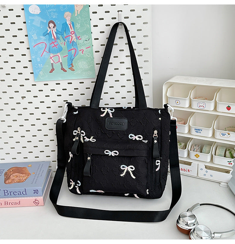Stylischer gesteppter Rucksack mit mehreren Taschen