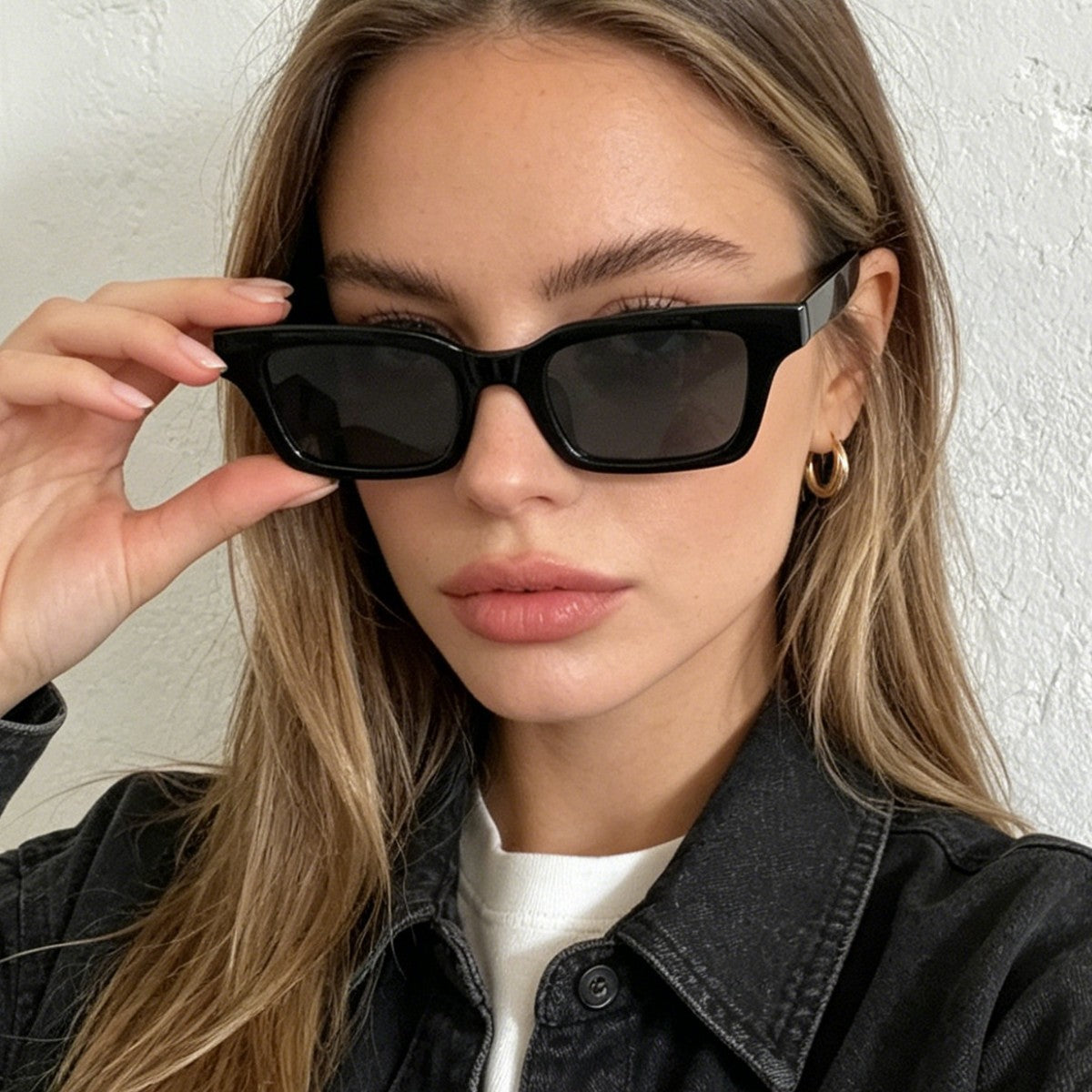 Damen stilvolle Sonnenbrille im urbanen Design Karnz