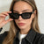 Damen stilvolle Sonnenbrille im urbanen Design Karnz